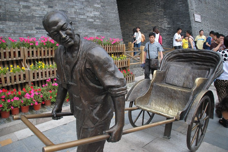 铸铜雕塑人物